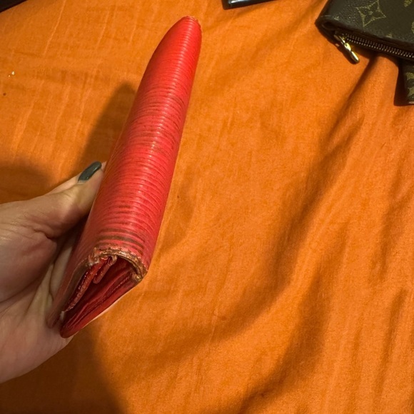 LV epi red wallet - Picture 3 of 10